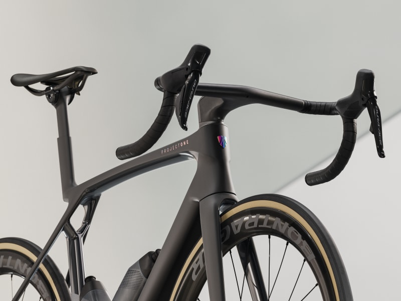 BICICLETA TREK MADONE SLR 9 MATTE CARBON SMOKE/PRISMATIC PEARL M [5]