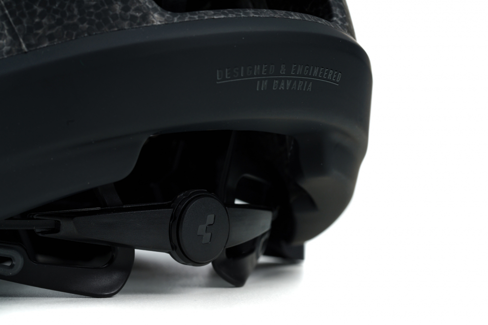 CASCA CUBE HERON MIPS MATT BLACK L [3]