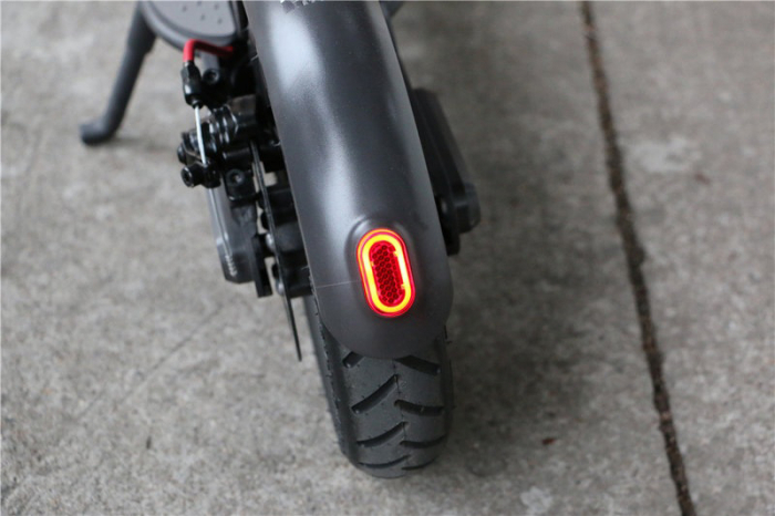Stop Frana LED pentru trotineta electrica Xiaomi Mijia M365 si M365 Pro [3]