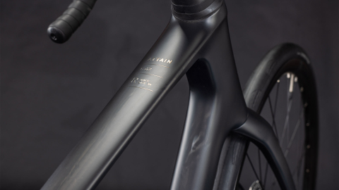 BICICLETA CUBE ATTAIN C:62 RACE BLACKLINE 2026 47 cm [1]