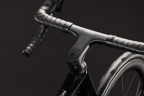 BICICLETA CUBE ATTAIN C:62 SLT CARBON WHITE 2027 56 cm [1]