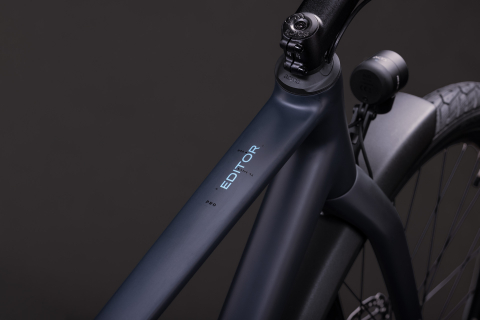BICICLETA CUBE EDITOR PRO FE NIGHT CHROME 2027 62 cm [1]