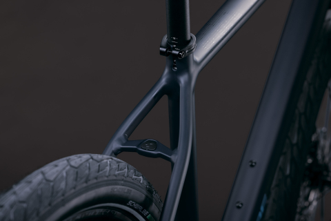 BICICLETA CUBE EDITOR PRO NIGHT CHROME 2027 58 cm [2]