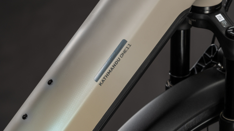 BICICLETA CUBE KATHMANDU HYBRID ONE11 HPC SLT 800 EASY ENTRY GLINTSAND OATGREY 2026 54 cm [2]