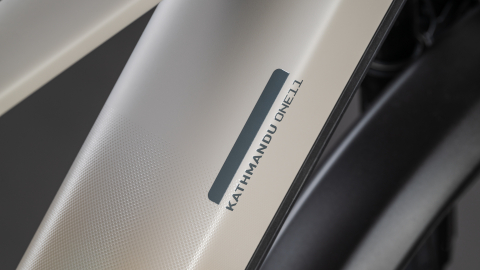 BICICLETA CUBE KATHMANDU HYBRID ONE11 HPC SLT 800 GLINTSAND OATGREY 2026 62 cm [2]