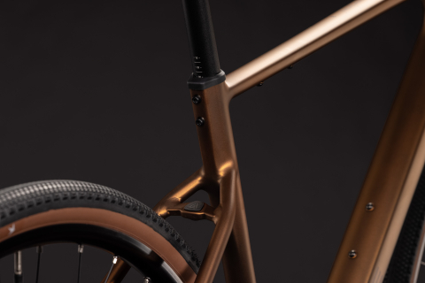 BICICLETA CUBE NULANE ONE METALLICCARAMEL BROWN 2027 S [2]