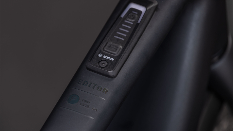 BICICLETA ELECTRICA CUBE EDITOR HYBRID PRO 400X FE COAL PRISM 2026 50 cm [1]