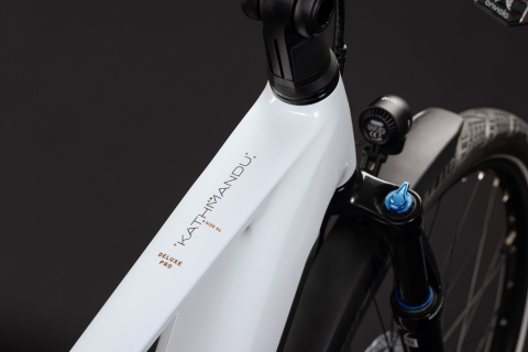 BICICLETA ELECTRICA CUBE KATHMANDU HYBRID DELUXE PRO 800 METALLICWHITE CHROME 2027 54 cm [1]