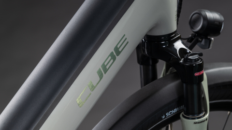 BICICLETA ELECTRICA CUBE SUPREME HYBRID DELUXE ONE 600 EASY ENTRY ASHGREEN CHROME 2026 54 cm [2]