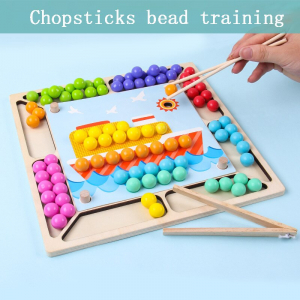Joc Montessori de asociere si indemanare cu bile colorate [3]