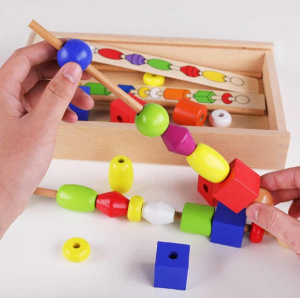 Jucarie Montessori din lemn - Insira bilele pe bete [5]