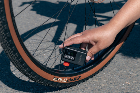 MINI COMPRESOR POMPA ELECTRICA PORTABILA PENTRU BICICLETA VOXOM EPU2 [4]