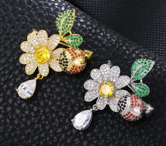 Broșă elegantă Floare si Buburuză & Cadou Esarfa Matase – Cadou special pentru femei de 8 Martie [2]