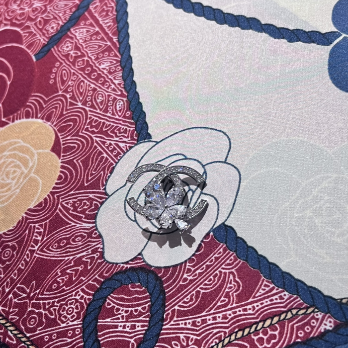 Cadou 8 martie Brosa Donna Coco [2]