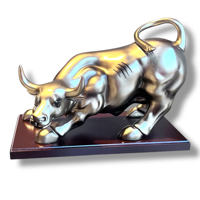 Cadou Wall Street Bull - Statuetă Taur pe Suport de Lemn [5]