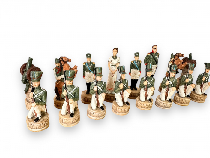 Luxury Chess Game, cu piese lucrate manual, in forma de soldati din armata lui Napoleon [9]