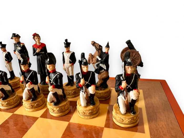 Luxury Chess Game, cu piese lucrate manual, in forma de soldati din armata lui Napoleon [11]