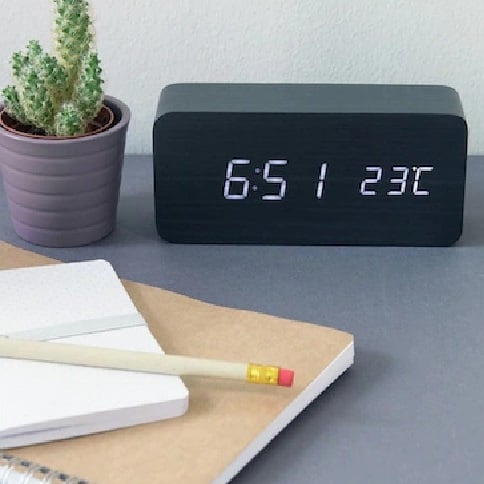 Ceas lemn personalizabil Borealy birou cu afisaj LED [2]