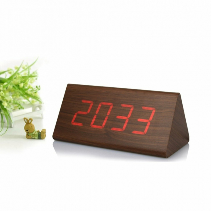 Ceas lemn triunghi personalizabil Borealy birou cu afisaj LED [2]
