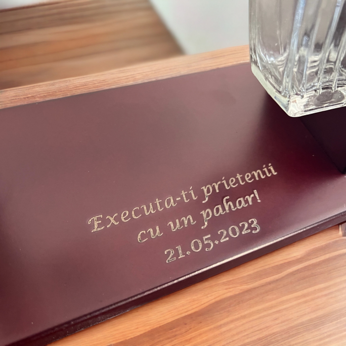 Decantor Pusca cu Patru Pahare cu Glont & Suport Lemn Kitchen. TOP 10 Cadouri Barbati [3]