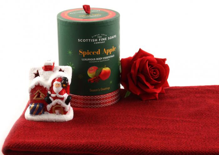 Red Christmas Spiced Apple Scottish [4]