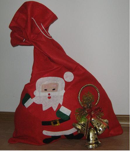 Vine Mos Craciun cu sacul plin de daruri la copii [2]