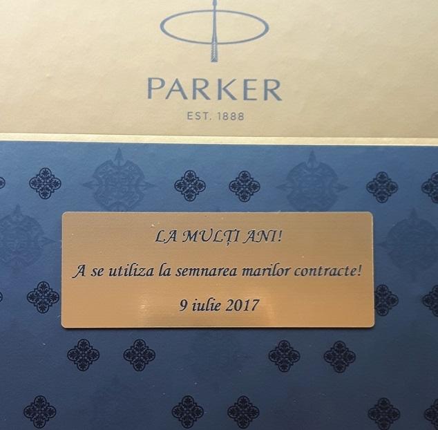 Caseta cadou Pix & Roller Parker Accesorii Aur 23 kt. Brushed Metal si Note Pad Hugo Boss - personalizabil [3]