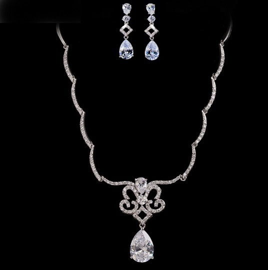 Set Mireasa Noble Cercei si Colier [2]