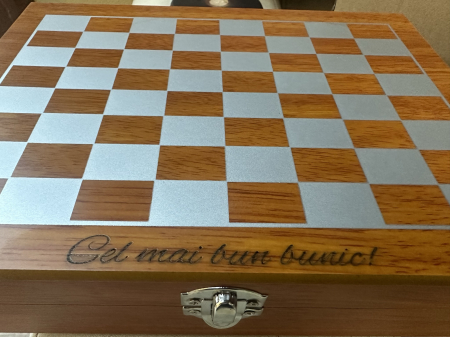 4 in 1 Business Gift for Men: Sah, Sticla + pahar, Zaruri, Carti de Joc [5]