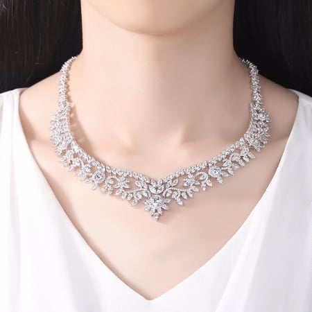 Colier Borealy Beautiful Snow Flower [1]