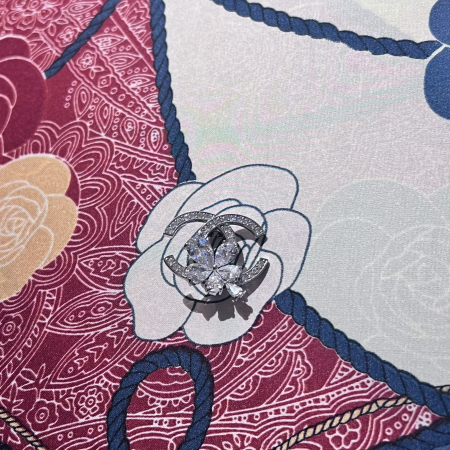 Cadou 8 martie Brosa Donna Coco [1]