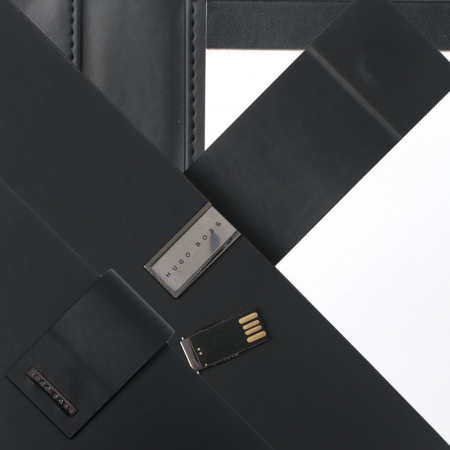 Business Man Hugo Boss Mapa A5 + USB 16Gb si Batista Matase Desk [1]