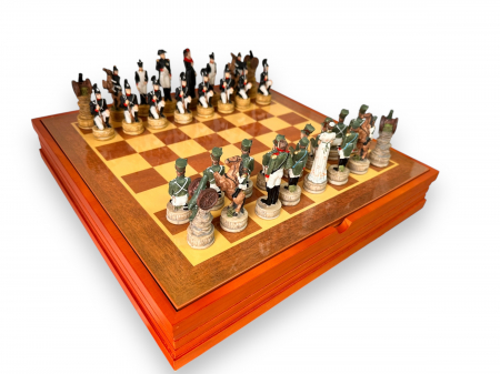 Luxury Chess Game, cu piese lucrate manual, in forma de soldati din armata lui Napoleon [1]