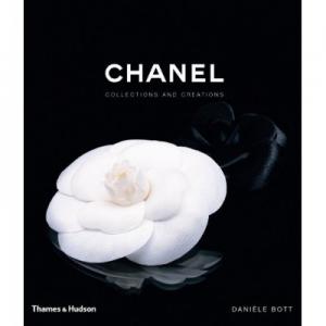 Cadou "Chanel Collections and Creations" de Daniele Bott & Esarfa [1]
