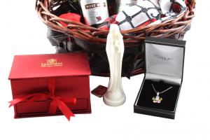 Elegant Lady Gift Basket [1]