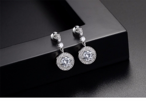 Cercei Borealy Simulated Diamonds One Huggie [2]