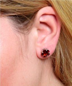 Cercei Borealy Sapphire Studs Flower Cut Red [1]