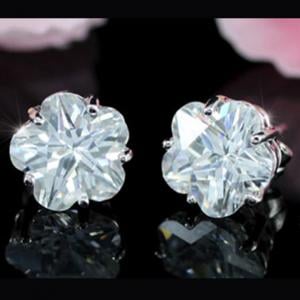 Cercei Borealy Sapphire Studs Flower Cut [3]