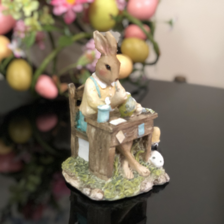 Figurină Iepuraș de Paște care Pictează Ouă Decorațiune Elegantă [2]