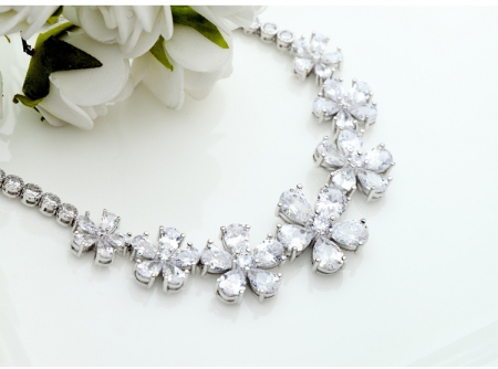 Seturi Mireasa - Set Cercei Colier Mireasa Flowers by Borealy