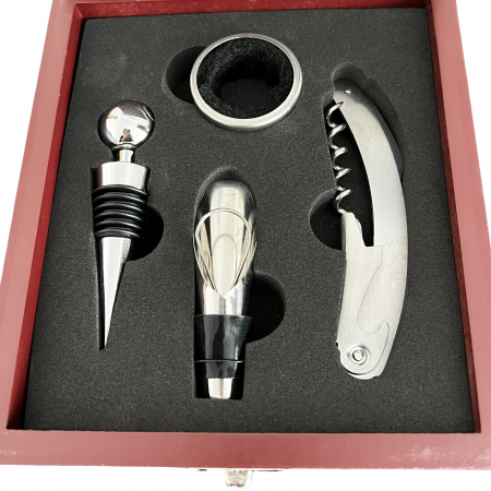 Cadou Barbati Set 4 accesorii vin in cutie de lemn [1]