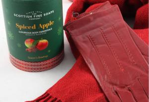 Red Christmas Spiced Apple Scottish [6]
