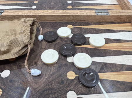 Joc de Șah și Table – Set Deluxe cu Piese din Metal Auriu/Argintiu Sculptate Manual [7]