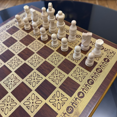 Set Șah Clasic – Piese Alb/Negru din Lemn + Tablă Decorată [4]