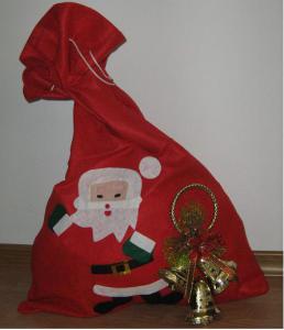 Vine Mos Craciun cu sacul plin de daruri la copii [1]