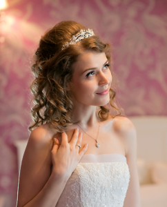 Tiara Borealy Elegant White Floral [1]