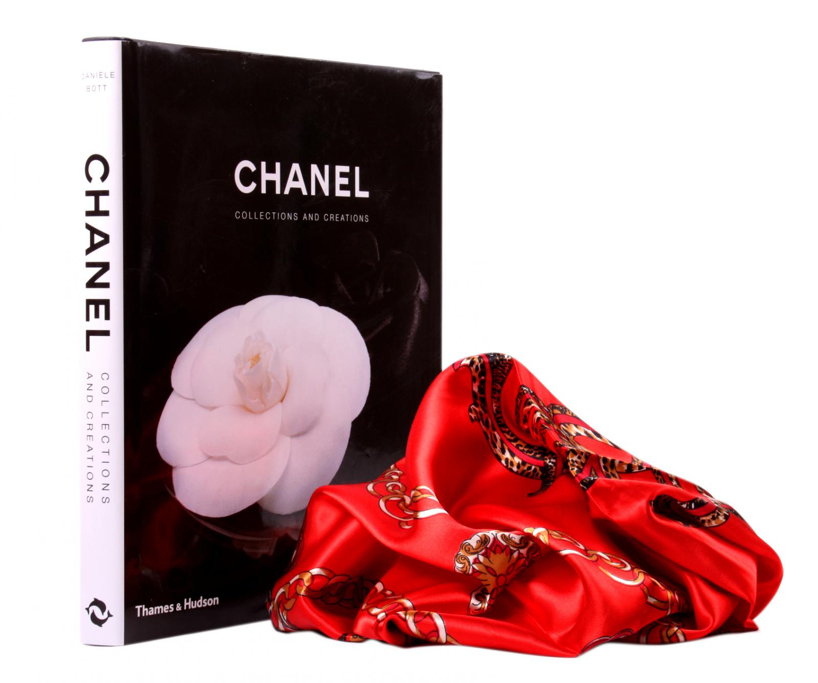 Cadou Chanel Collections and Creations de Daniele Bott & Esarfa