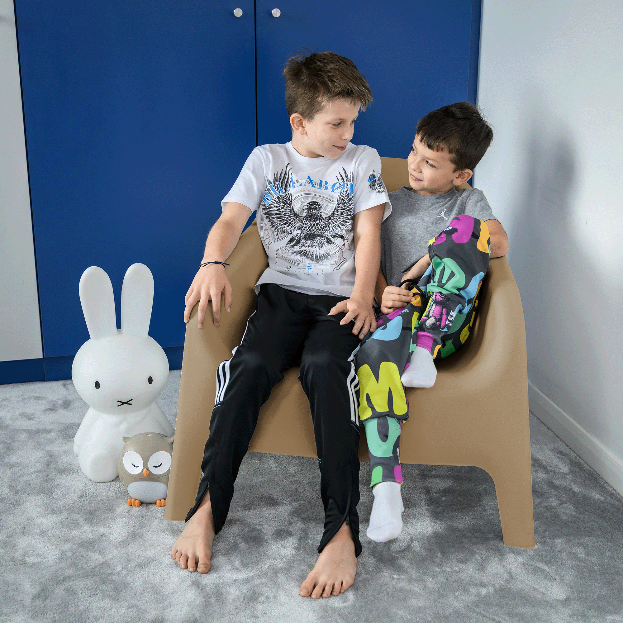 Scaun stivuibil, maro, plastic, SOKRA NEW [13]