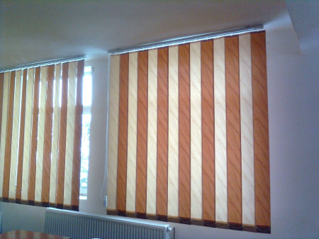 Jaluzele verticale la comanda -pret mic de producator - Jaluzele verticale -doar la comanda , la dimensiunea dorita de client -diferite culori la alegere , fara montaj