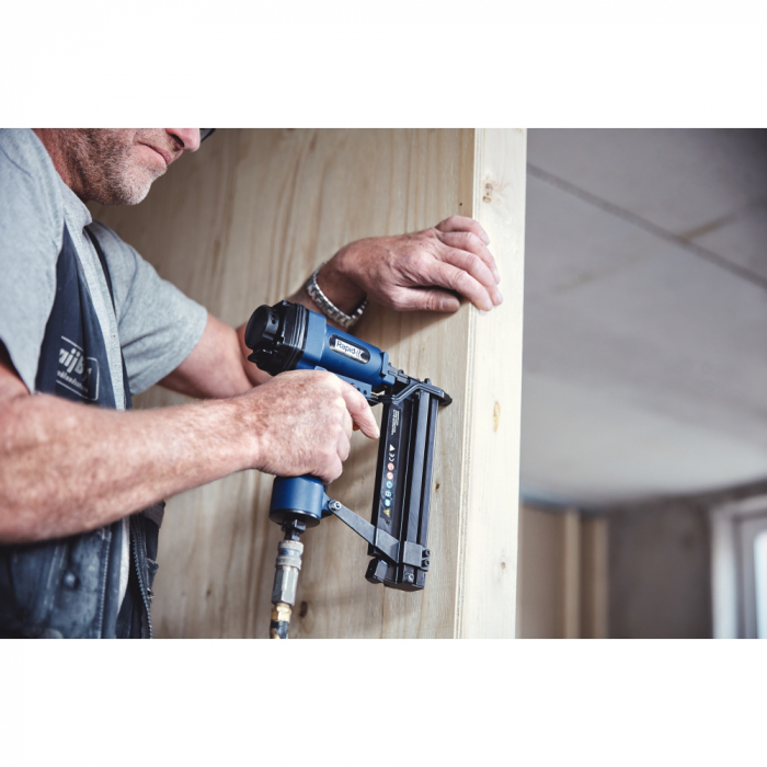 Rapid 5000103, capsator/ciocan pneumatic PRO PBS151, functional cu capse No. 90, 20-40 si cuie No. 8, 15-50 mm [6]